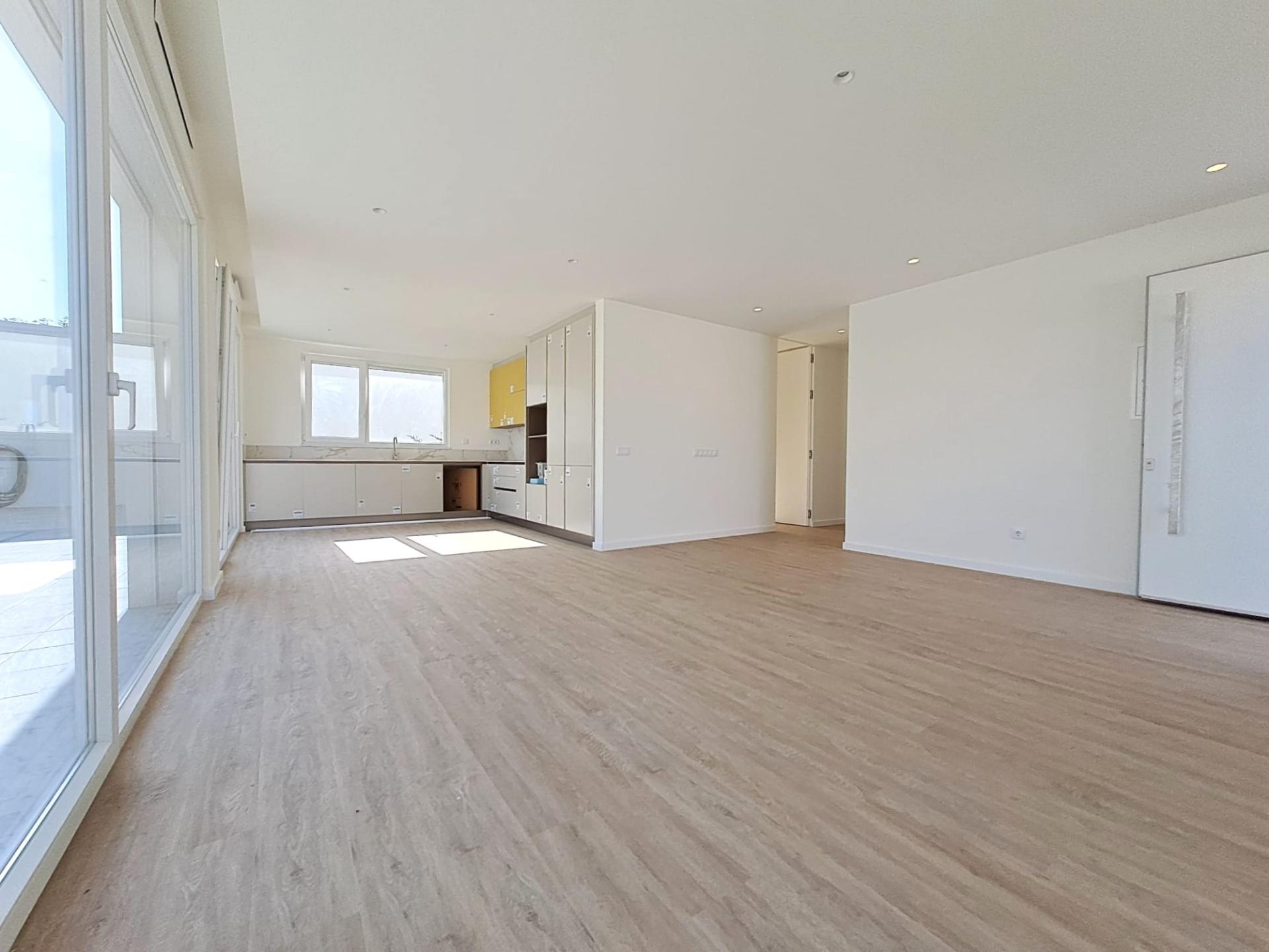 Moradia T3 independente com piscina na Lourinhã