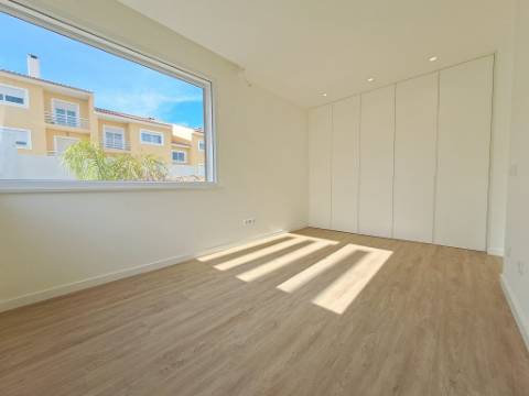 Moradia T3 independente com piscina na Lourinhã