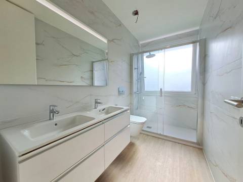 Moradia T3 independente com piscina na Lourinhã