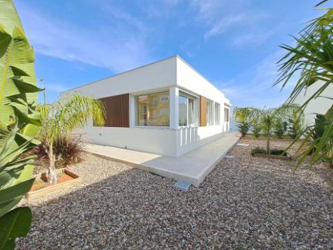 Moradia T3 independente com piscina na Lourinhã