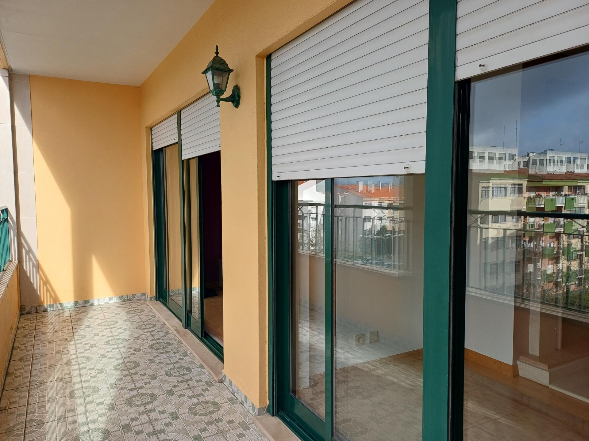 Apartamento Duplex com Duas Unidades Independentes e Garagem para 2 Viaturas - Pimenteiras