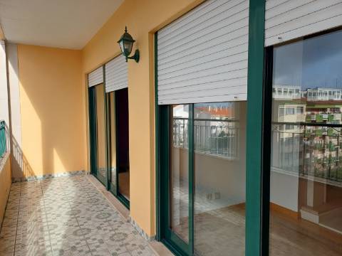 Apartamento Duplex com Duas Unidades Independentes e Garagem para 2 Viaturas - Pimenteiras