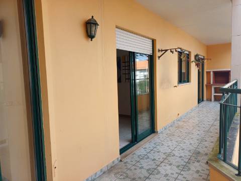 Apartamento Duplex com Duas Unidades Independentes e Garagem para 2 Viaturas - Pimenteiras