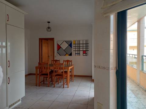 Apartamento Duplex com Duas Unidades Independentes e Garagem para 2 Viaturas - Pimenteiras