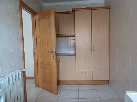 Apartamento Duplex com Duas Unidades Independentes e Garagem para 2 Viaturas - Pimenteiras