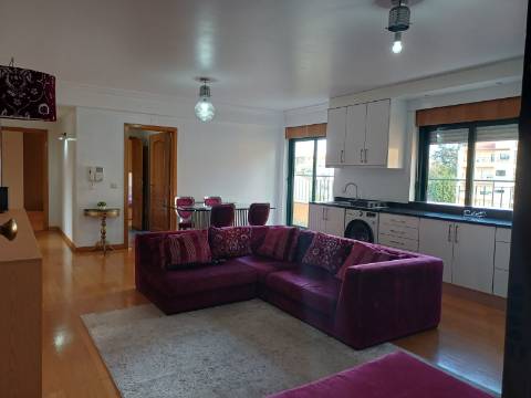 Apartamento Duplex com Duas Unidades Independentes e Garagem para 2 Viaturas - Pimenteiras