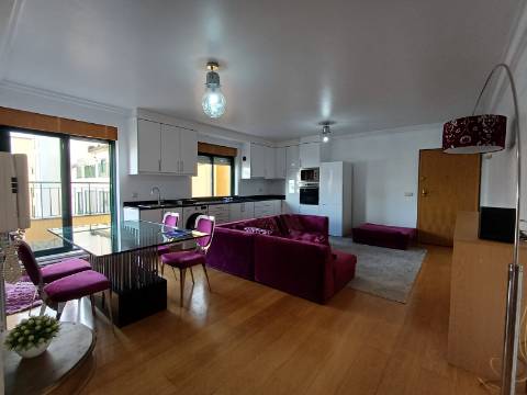 Apartamento Duplex com Duas Unidades Independentes e Garagem para 2 Viaturas - Pimenteiras