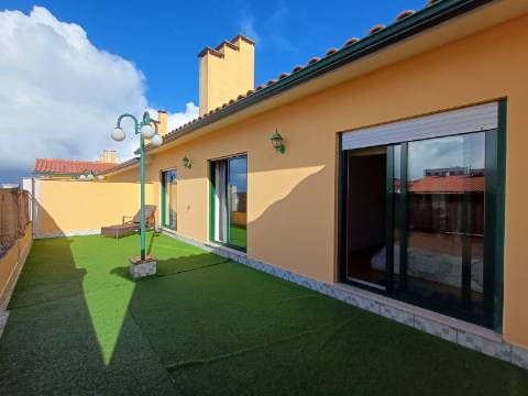 Apartamento Duplex com Duas Unidades Independentes e Garagem para 2 Viaturas - Pimenteiras