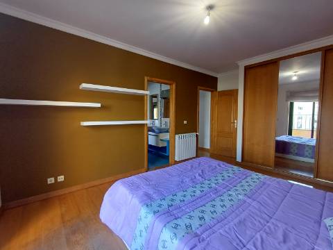 Apartamento Duplex com Duas Unidades Independentes e Garagem para 2 Viaturas - Pimenteiras