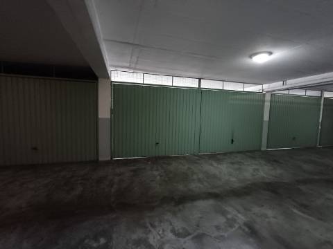 Apartamento Duplex com Duas Unidades Independentes e Garagem para 2 Viaturas - Pimenteiras