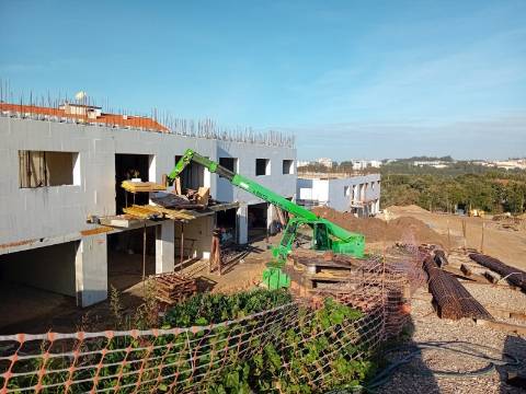 Apartamento T2 em Condomínio Fechado nos Pousos - Tecnologia Verde