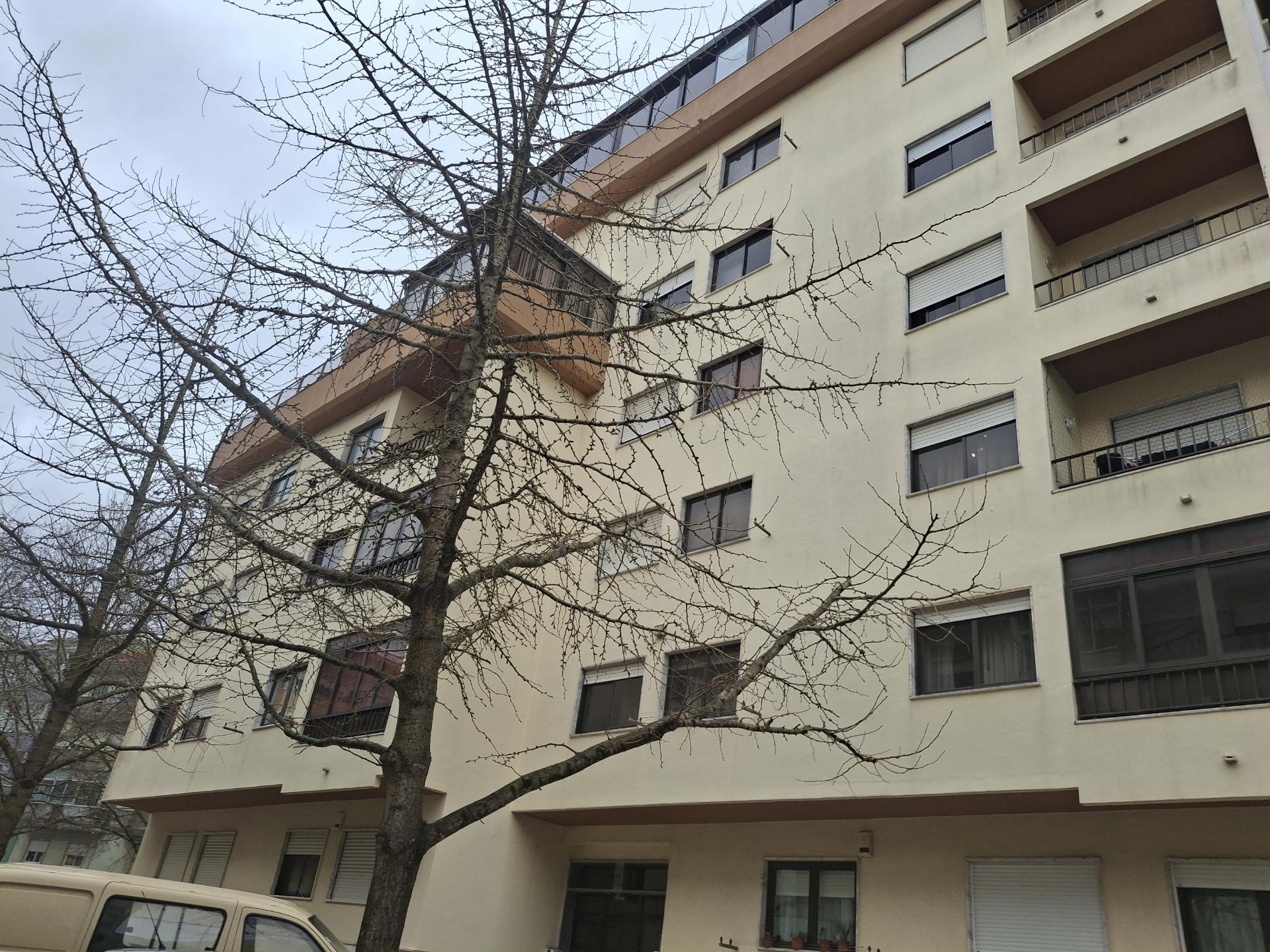 Ótimo apartamento T1 com varanda e arrecadação no Cacém