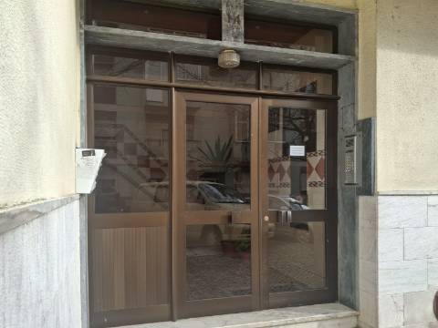 Ótimo apartamento T1 com varanda e arrecadação no Cacém