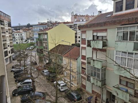 Ótimo apartamento T1 com varanda e arrecadação no Cacém