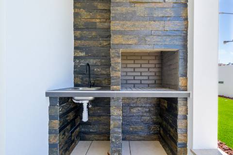 Moradia V3 com piscina e terraço a 5 minutos das praias