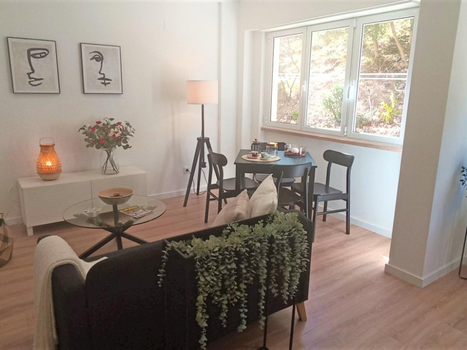 Benfica | T2 com suíte + arrecadação com 27m² | Prédio com obras realizadas