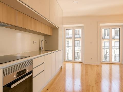 Belíssimo T2 Duplex, totalmente renovado, com vista deslumbrante sobre o Rio Tejo