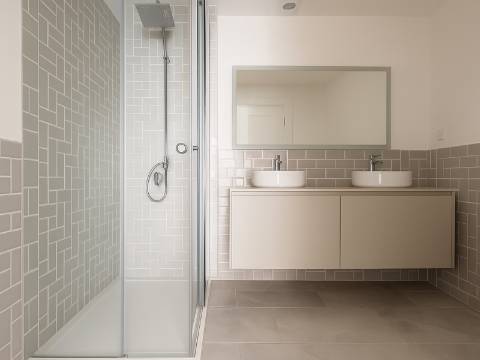 Belíssimo T2 Duplex, totalmente renovado, com vista deslumbrante sobre o Rio Tejo