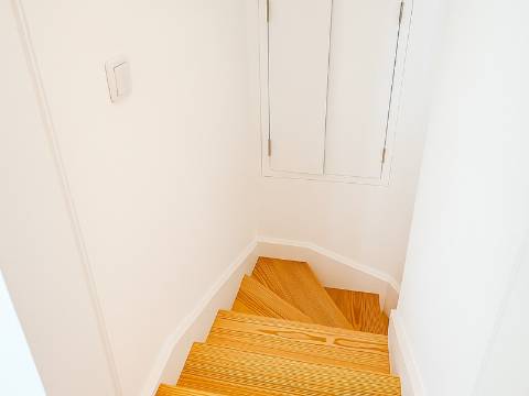 Belíssimo T2 Duplex, totalmente renovado, com vista deslumbrante sobre o Rio Tejo