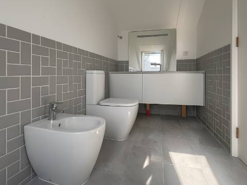 Belíssimo T2 Duplex, totalmente renovado, com vista deslumbrante sobre o Rio Tejo