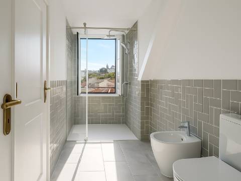 Belíssimo T2 Duplex, totalmente renovado, com vista deslumbrante sobre o Rio Tejo