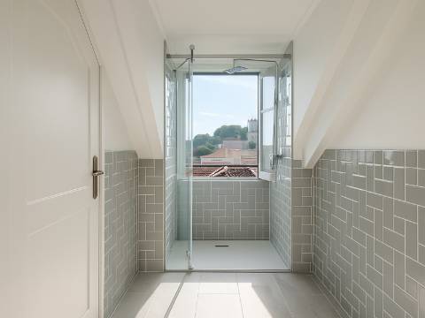 Belíssimo T2 Duplex, totalmente renovado, com vista deslumbrante sobre o Rio Tejo