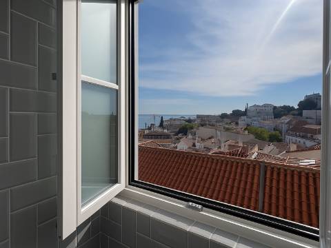 Belíssimo T2 Duplex, totalmente renovado, com vista deslumbrante sobre o Rio Tejo