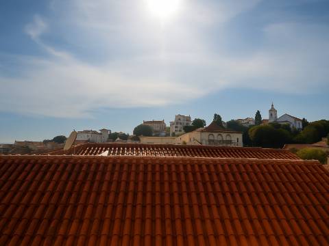 Belíssimo T2 Duplex, totalmente renovado, com vista deslumbrante sobre o Rio Tejo
