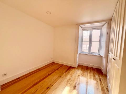 Exclusivo apartamento T2 de charme histórico e acabamentos de excelência