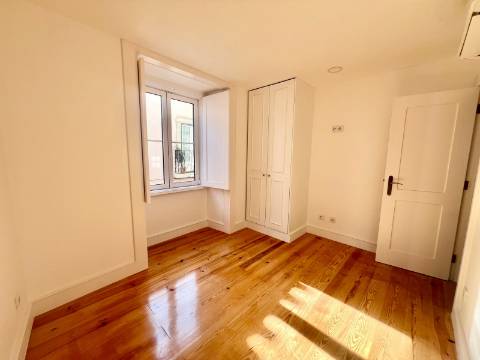 Exclusivo apartamento T2 de charme histórico e acabamentos de excelência