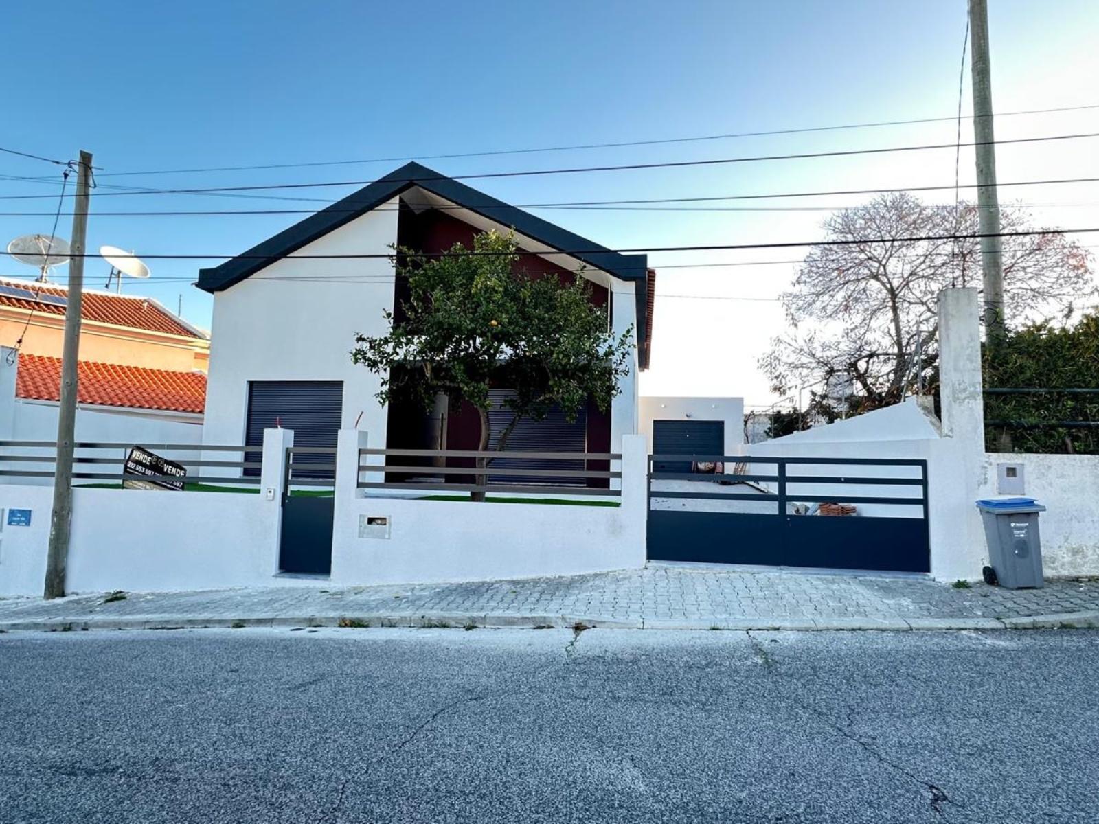 Moradia independente na Quinta da Queimada - Corroios