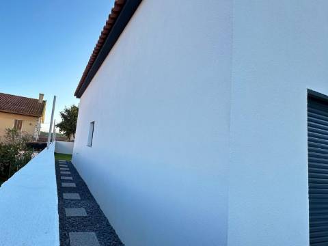 Moradia independente na Quinta da Queimada - Corroios