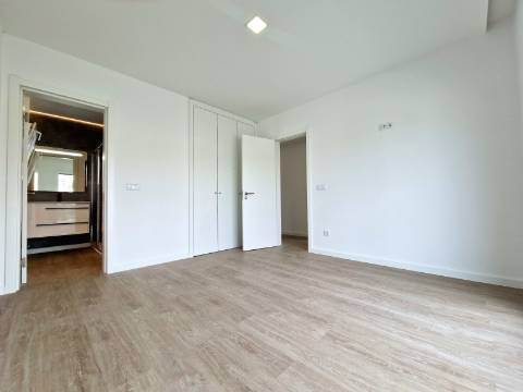 Moradia independente na Quinta da Queimada - Corroios