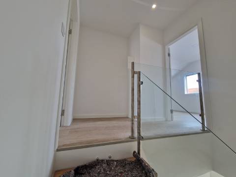 Moradia independente na Quinta da Queimada - Corroios