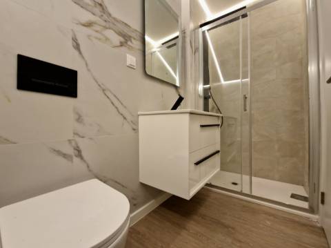 Moradia independente na Quinta da Queimada - Corroios