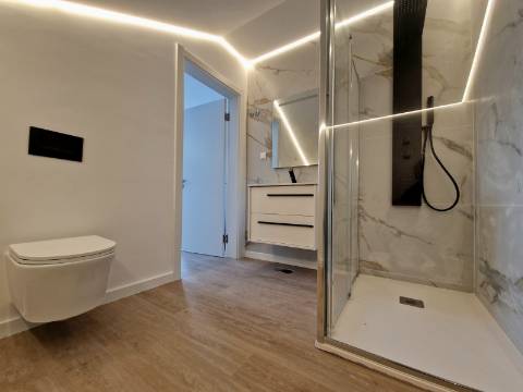 Moradia independente na Quinta da Queimada - Corroios