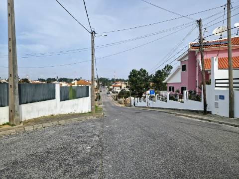 Moradia independente na Quinta da Queimada - Corroios