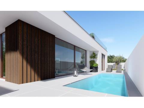 Moradia V3 térrea com piscina e terraço a 5 minutos das praias