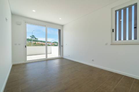 Moradia V3 térrea com piscina e terraço a 5 minutos das praias