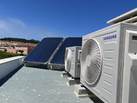 Moradia V3 térrea com piscina a 5 minutos das praias