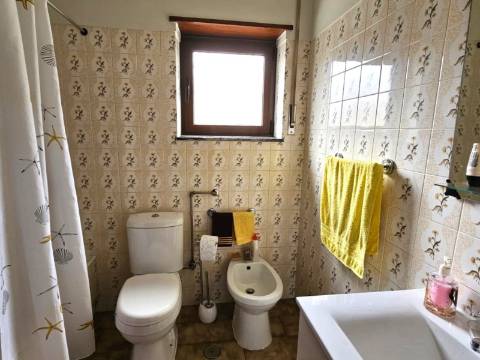 Apartamento T3, com varanda e arrecadação, bem localizado na Lourinhã