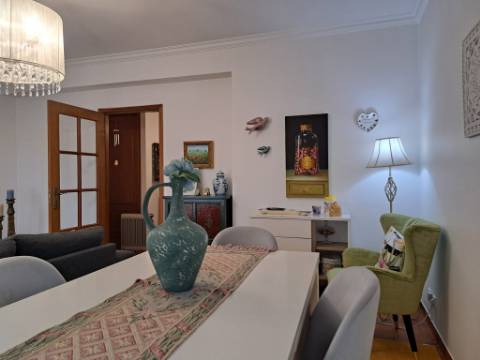 Apartamento T3 bem localizado, centro de Ourém