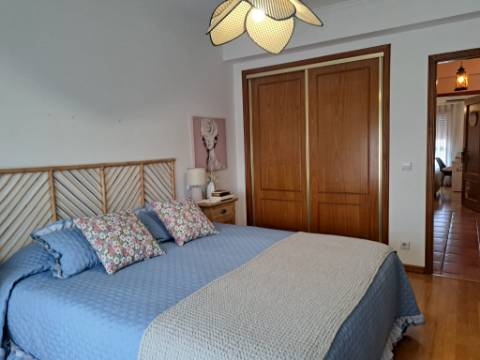 Apartamento T3 bem localizado, centro de Ourém