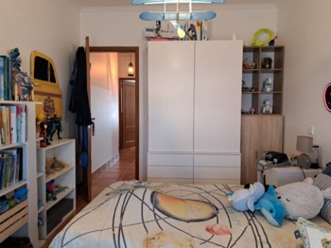 Apartamento T3 bem localizado, centro de Ourém