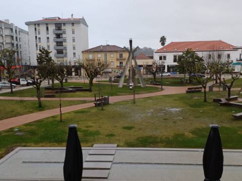 Apartamento T3 bem localizado, centro de Ourém