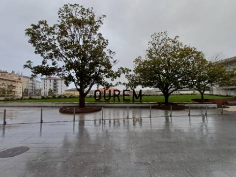 Apartamento T3 bem localizado, centro de Ourém