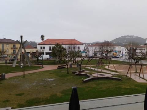 Apartamento T3 bem localizado, centro de Ourém