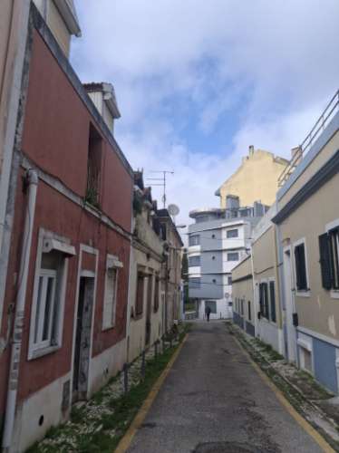 Moradia para reabilitar em Campolide