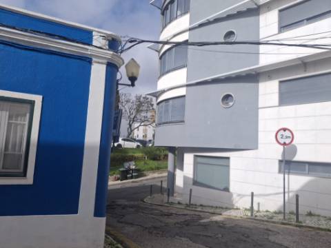 Moradia para reabilitar em Campolide