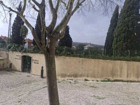 Moradia para reabilitar em Campolide